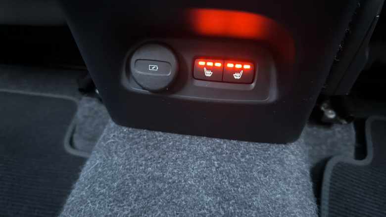 Volvo XC40 2.0 B4P Ultra Dark 5dr Auto Petrol Estate